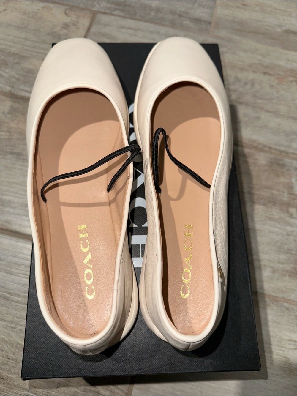 Coach Women's Ivory Leather Emilia Mary Jane Flats 🥿 - Picture 8 of 10